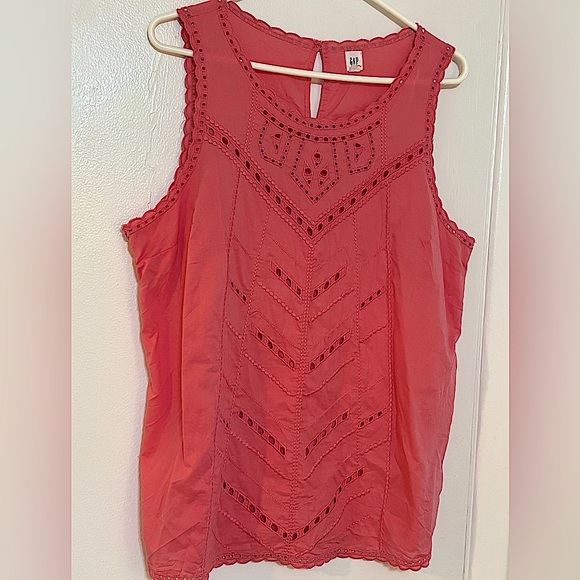 Gap Eyelet Embroidered Front Top W/ Eyelet Trim at Hem And Arms.Cotton, SzL Tall - Picture 1 of 9